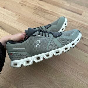 On Running Cloud 5 Running Shoes Men Size 11 in Kelp and Shadow